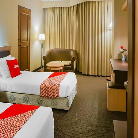Oyo 3967 Hotel Pantai Wisata Makassar Kültér fotó