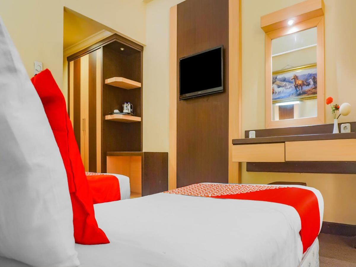 Oyo 3967 Hotel Pantai Wisata Makassar Kültér fotó