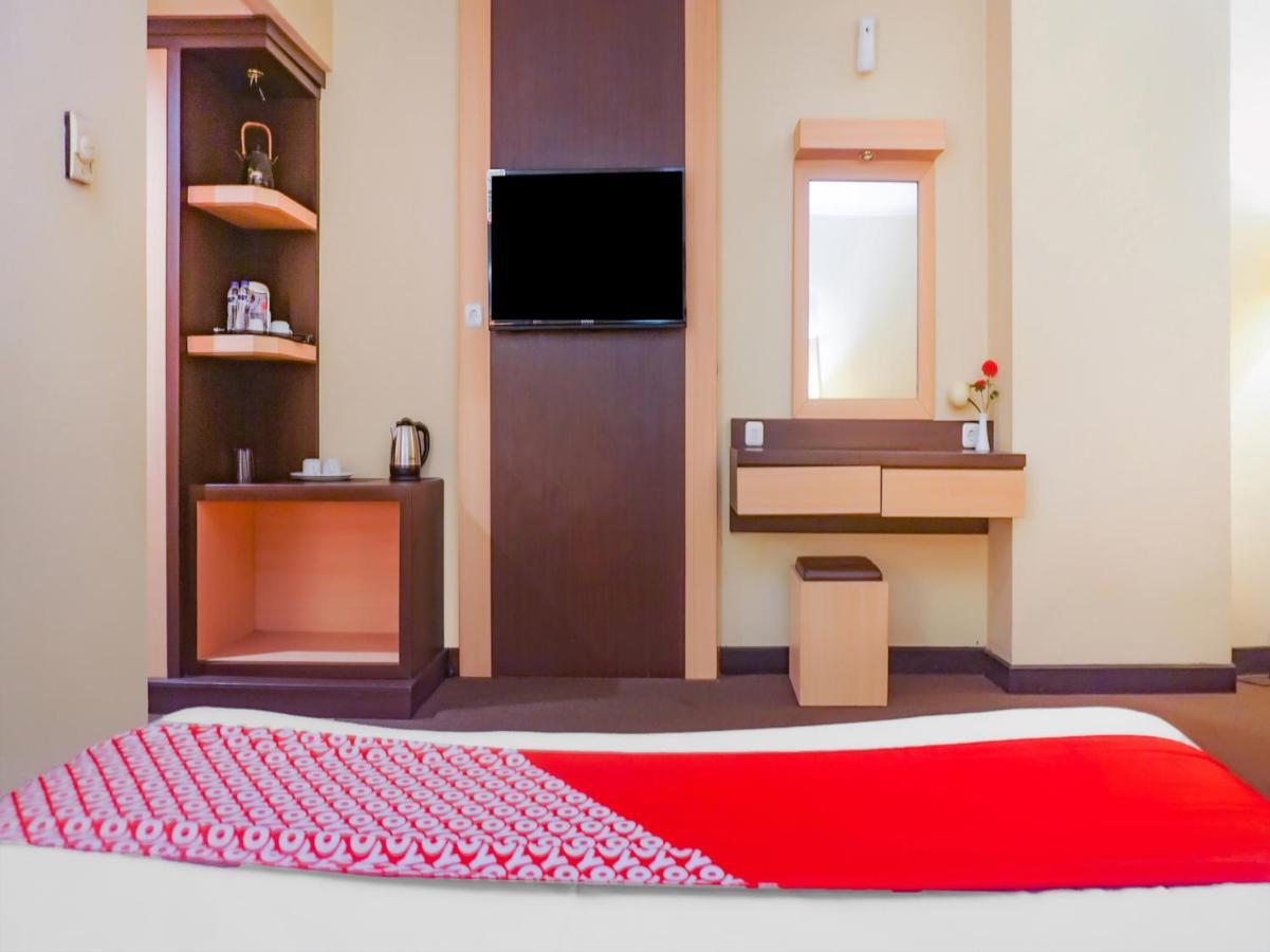 Oyo 3967 Hotel Pantai Wisata Makassar Kültér fotó