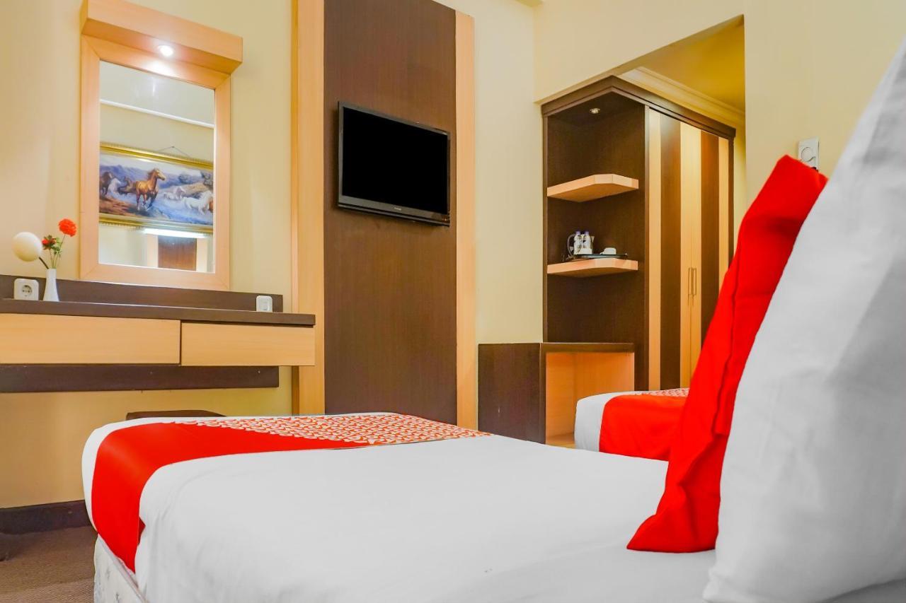 Oyo 3967 Hotel Pantai Wisata Makassar Kültér fotó